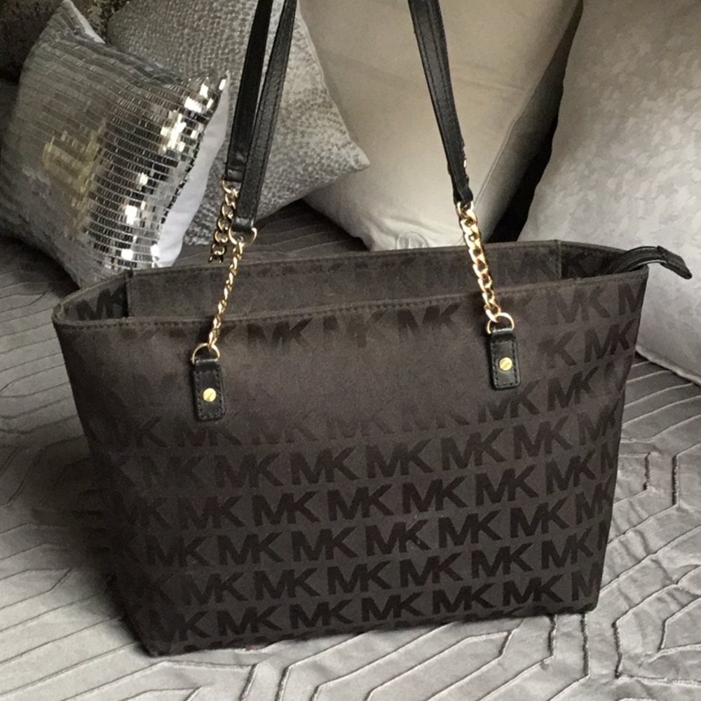 Micheal Kors MK Printed Fabric Tote - Picture 2 of 8